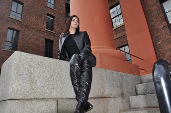 girls-in-leather-boots-and-leather-gloves