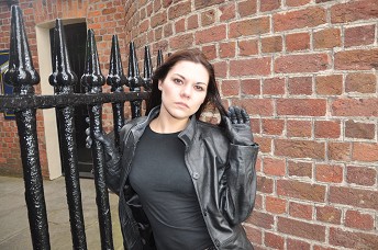 hannah-girl-in-leather-gloves-and-leather-pants