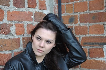 hannah-girl-in-leather-gloves-and-leather-pants