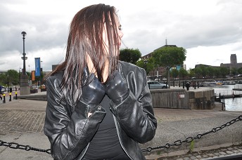 hannah-leather-gloves-and-leather-jacket