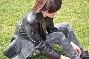 Girls-in-leather-gloves-and-leather-jacket