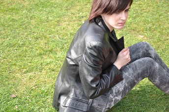 Girls-in-leather-gloves-and-leather-jacket