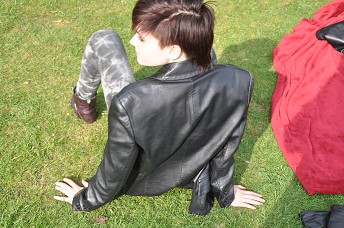 Girls-in-leather-gloves-and-leather-jacket