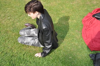 Girls-in-leather-gloves-and-leather-jacket