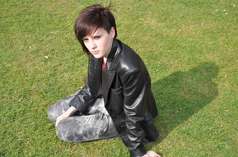 Girls-in-leather-gloves-and-leather-jacket