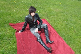 Girls-in-leather-pants