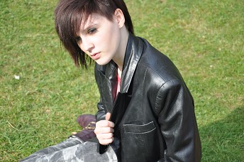 Girls-in-leather-gloves-and-leather-jacket