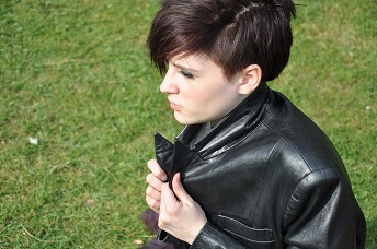 Girls-in-leather-gloves-and-leather-jacket