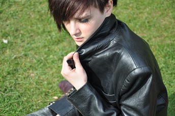 Girls-in-leather-gloves-and-leather-jacket