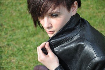 Girls-in-leather-gloves-and-leather-jacket