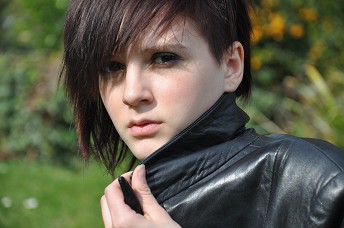 Girls-in-leather-gloves-and-leather-jacket