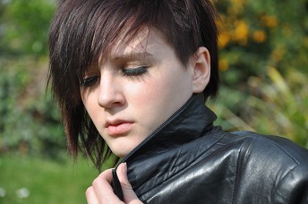 Girls-in-leather-gloves-and-leather-jacket