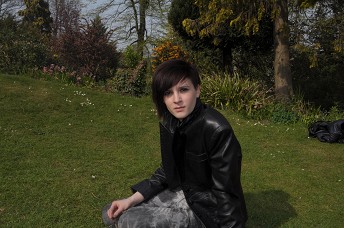 Girls-in-leather-gloves-and-leather-jacket