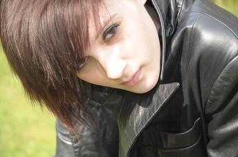 Girls-in-leather-gloves-and-leather-jacket