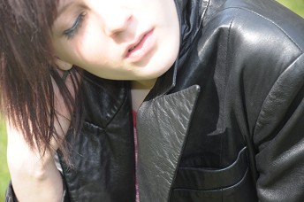 Girls-in-leather-gloves-and-leather-jacket