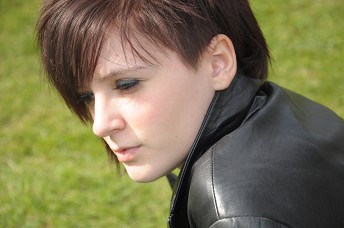 Girls-in-leather-gloves-and-leather-jacket