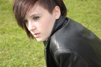 Girls-in-leather-gloves-and-leather-jacket