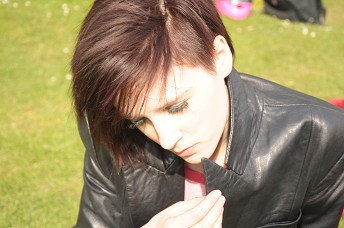 Girls-in-leather-gloves-and-leather-jacket
