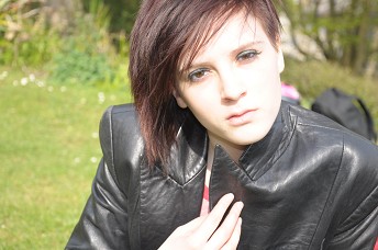 Girls-in-leather-gloves-and-leather-jacket