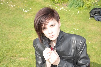 Girls-in-leather-gloves-and-leather-jacket
