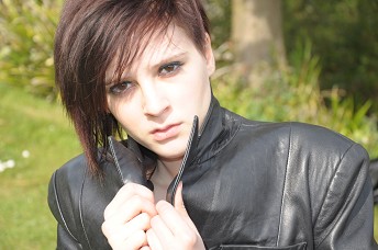 Girls-in-leather-gloves-and-leather-jacket