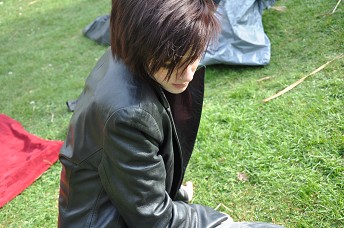 Girls-in-leather-gloves-and-leather-jacket