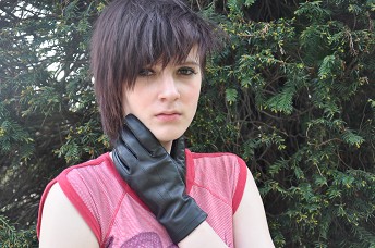 Girls-in-leather-gloves-and-leather-jacket