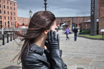 girl-leather-jacket-and-leather-gloves