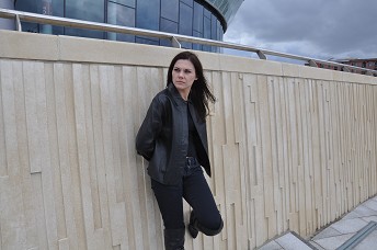 girl-leather-jacket-and-leather-gloves