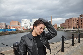 girl-leather-jacket-and-leather-gloves