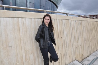 girl-leather-jacket-and-leather-gloves