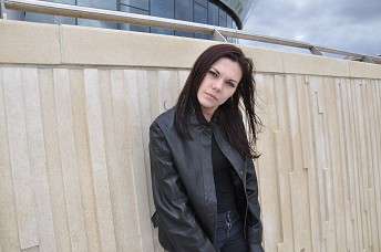 girl-leather-jacket-and-leather-gloves