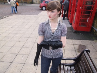 girl-leather-gloves-leather-boots-leather-jacket
