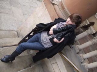 girl-leather-gloves-leather-boots-leather-jacket