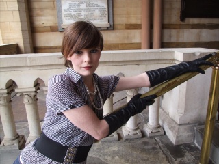 girl-leather-gloves-leather-boots-leather-jacket