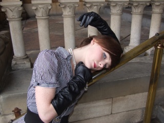 girl-leather-gloves-leather-boots-leather-jacket