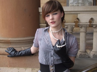 girl-leather-gloves-leather-boots-leather-jacket