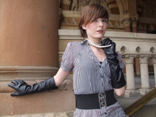 girl-leather-gloves-leather-boots-leather-jacket