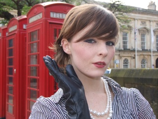 girl-leather-gloves-leather-boots-leather-jacket