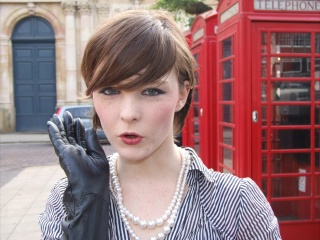 girl-leather-gloves-leather-boots-leather-jacket