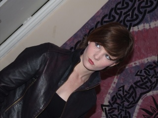 girl-leather-gloves-leather-boots-leather-jacket