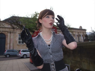 girl-leather-gloves-leather-boots-leather-jacket