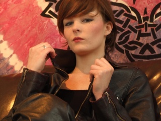 girl-leather-gloves-leather-boots-leather-jacket