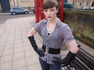 girl-leather-gloves-leather-boots-leather-jacket