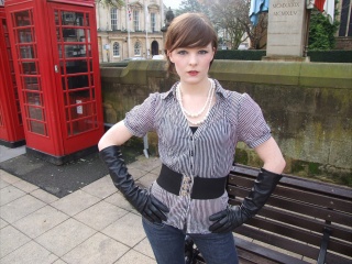 girl-leather-gloves-leather-boots-leather-jacket