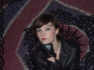 girl-leather-gloves-leather-boots-leather-jacket