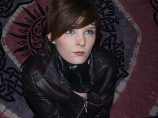 girl-leather-gloves-leather-boots-leather-jacket