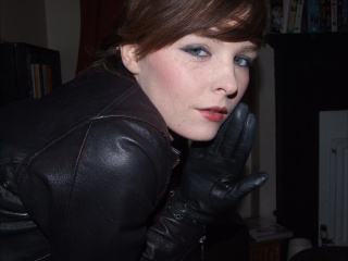 girl-leather-gloves-leather-boots-leather-jacket
