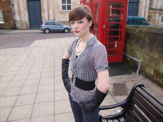 girl-leather-gloves-leather-boots-leather-jacket