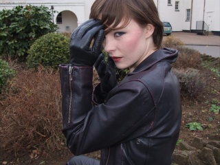 girl-leather-gloves-leather-boots-leather-jacket